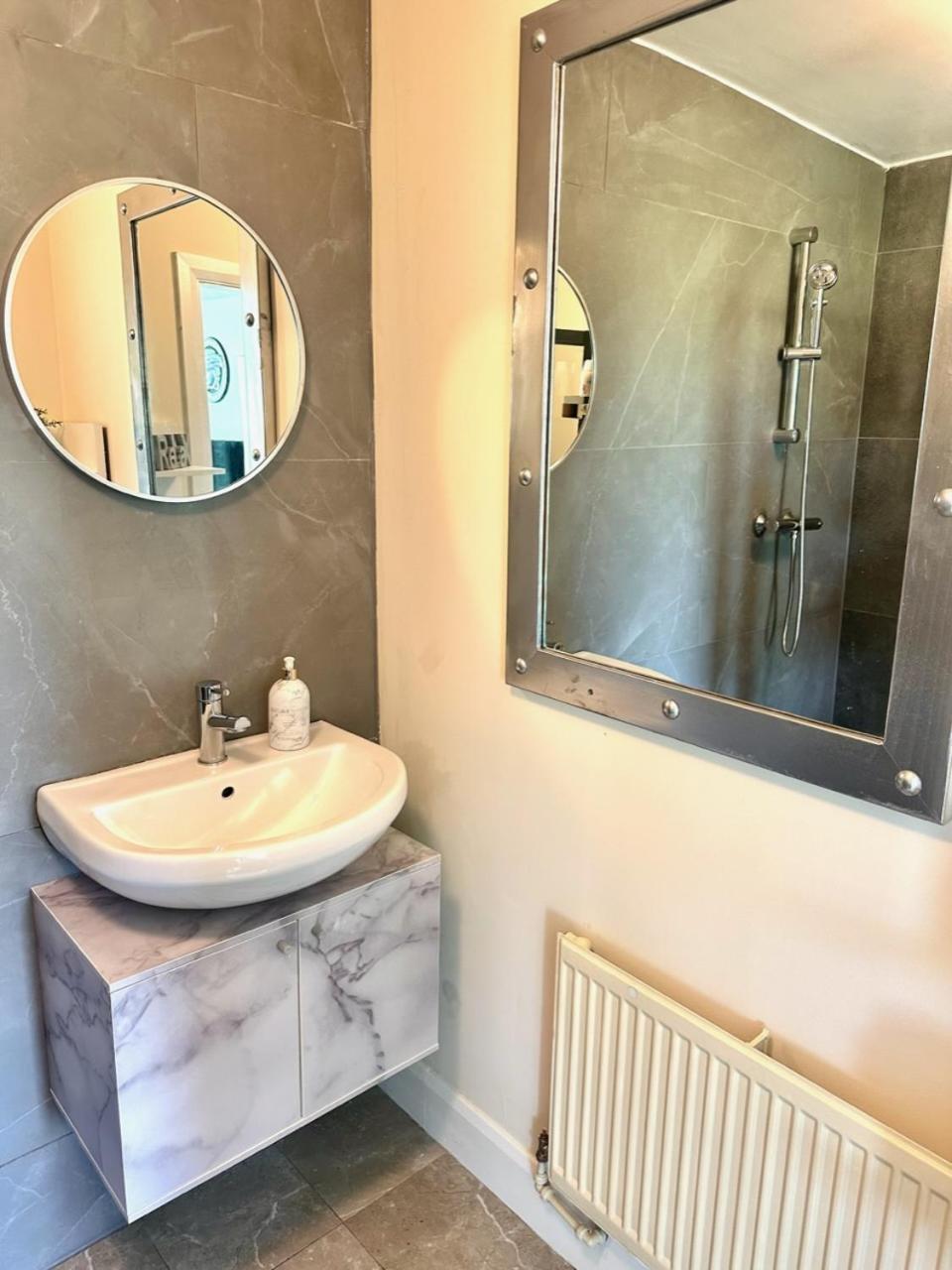 Kildare Luxury Suites Exteriör bild